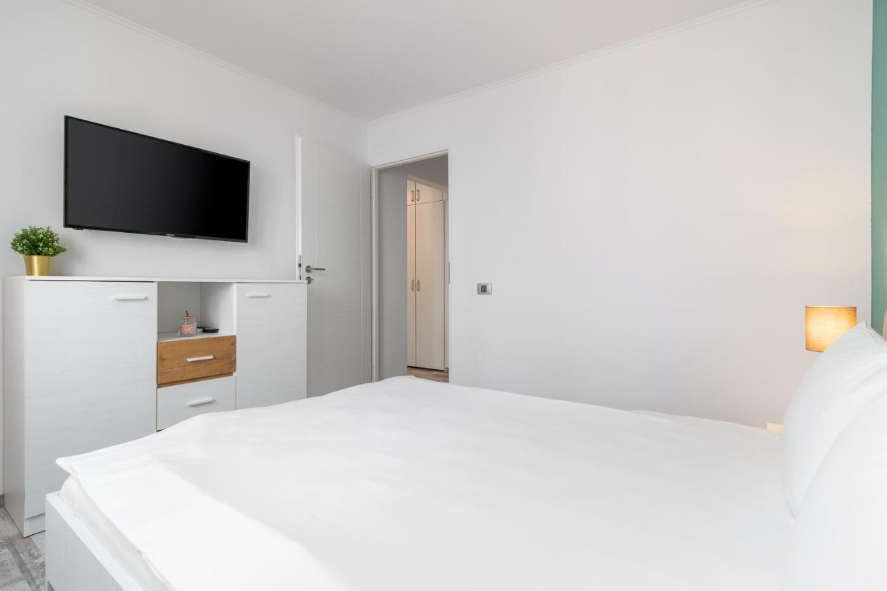 Ferienwohnung Decebal Flat Oradea Exterior foto